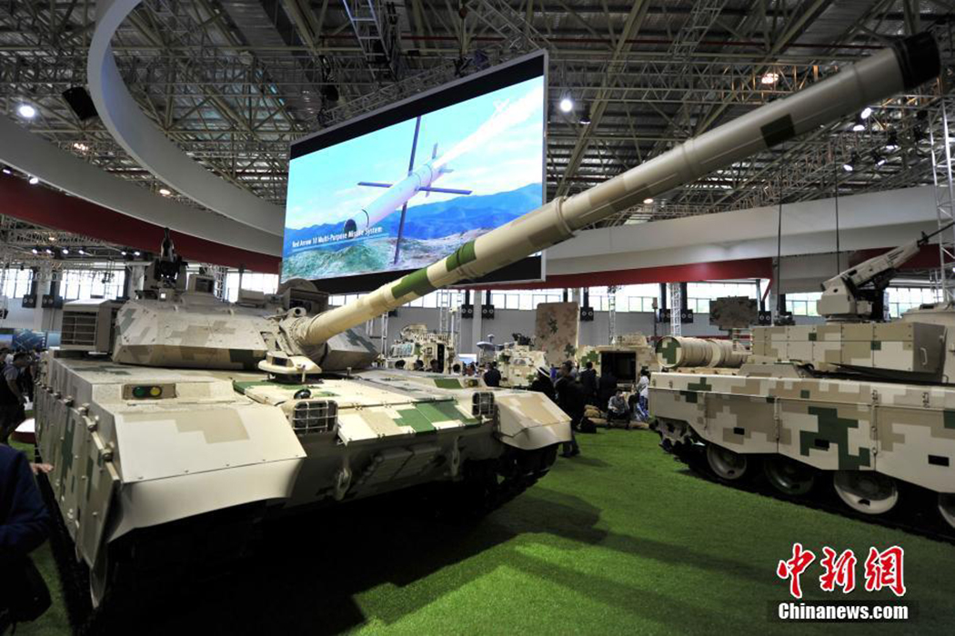 图为VT-4主战坦克（中新网记者 金硕 摄）